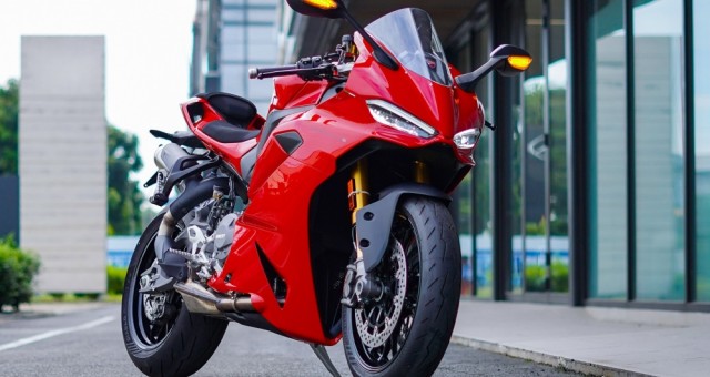 Ducati Panigale V2 S 2026 ra mắt Việt Nam: Nhẹ hơn, dễ lái hơn, giá 759 triệu đồng